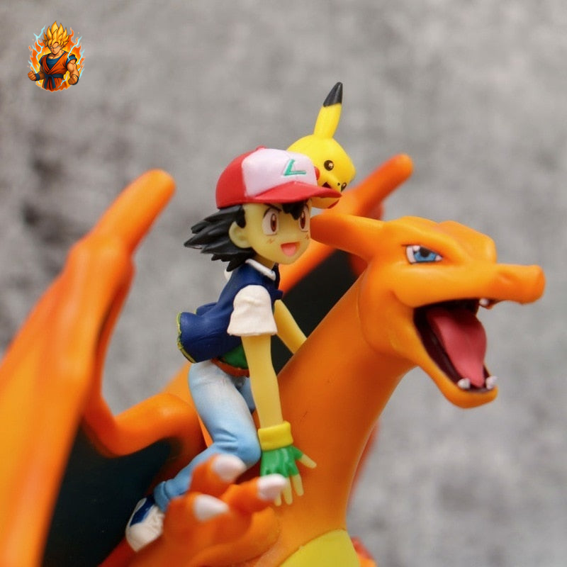 Figurine Dracaufeu Sacha et Pikachu