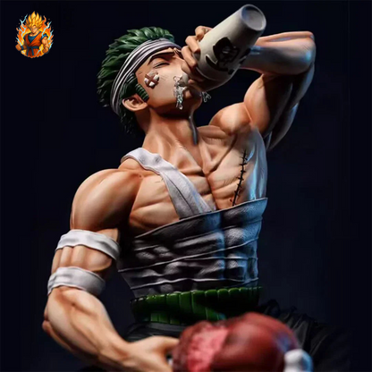 Figurine de Zoro de One Piece en train de manger