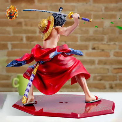 Figurine de Luffy de One Piece avec un katana